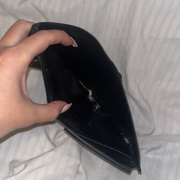 ♌️ SALE 🖤 Louis Vuitton Epi Leather Bifold Wallet - Picture 9 of 13